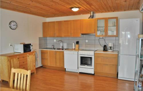 Kitchen, Beautiful Home In Ronneby With Sauna in Ronneby