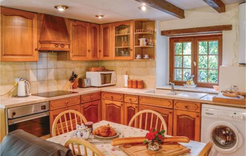 virtuve, Lovely Home In Guern With Wifi in Guern