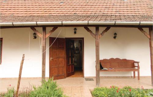  Two-Bedroom Apartment in Tiszanana, Ferienwohnung in Tiszanána