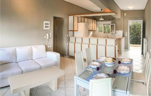  Three-Bedroom Apartment in Malessine in Malesína