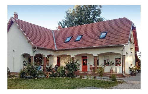  Three-Bedroom Apartment in Tabdi, Ferienwohnung in Tabdi