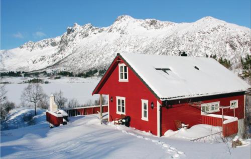 Beautiful Home In Svolvr With 4 Bedrooms And Wifi