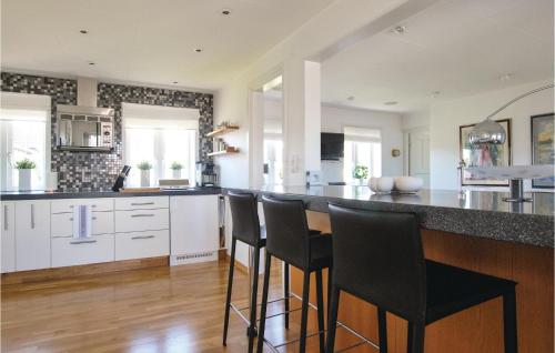 kuchnia, 2 Bedroom Stunning Home In Borgholm in Borgholm