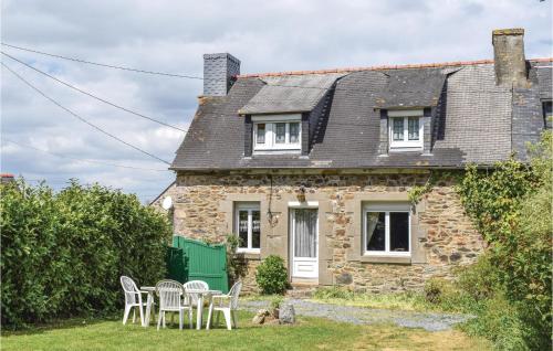 Lovely Home In Le Faouet With Kitchen