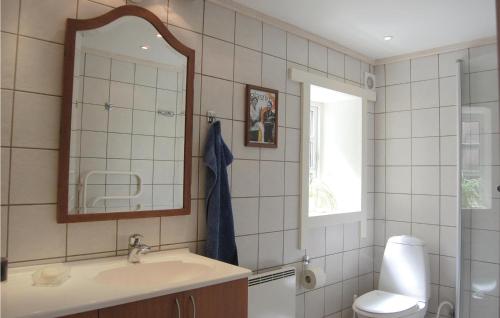 浴室, Amazing Home In Osby With Wifi in 奧斯比