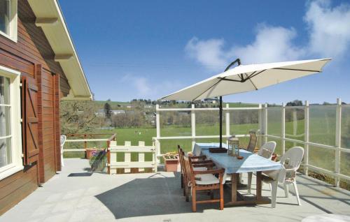  Three-Bedroom Holiday home with a Fireplace in Tenneville, Unterkunft in Ortheuville