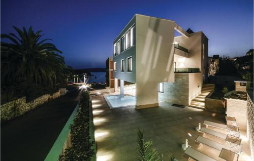 Stunning home in Saldun with 7 Bedrooms, Sauna and WiFi - Trogir