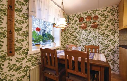 Kitchen, Beautiful Home In Vase With Kitchen in Faxstad