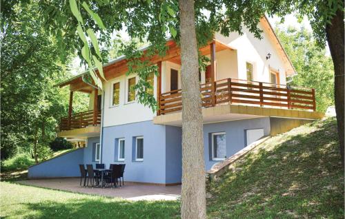  Four-Bedroom Holiday Home in Szolad, Pension in Szólád