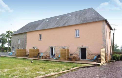 Cozy Home In Sainteny With Kitchen gîte à louer Cotentin