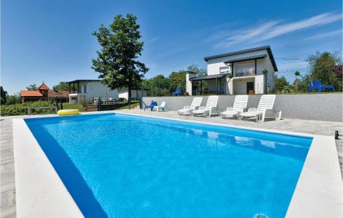 B&B Đurđevac - Nice Home In Durdevac With 8 Bedrooms, Wifi And Outdoor Swimming Pool - Bed and Breakfast Đurđevac