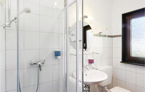Bathroom, Amazing home in Thalfang with 2 Bedrooms and WiFi in Thalfang