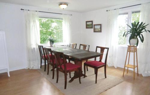 숙소 외관, 4 Bedroom Nice Home In Solvesborg in 에발뤼케