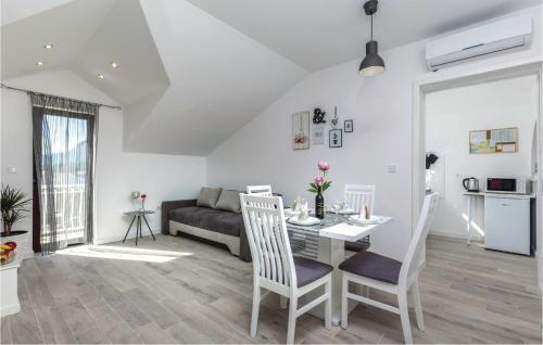  One-Bedroom Apartment in Solin in Split