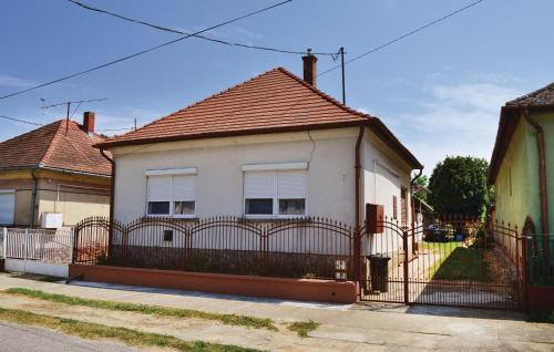  Three-Bedroom Holiday Home in Balatonujlak in 8712 Balatonújlak