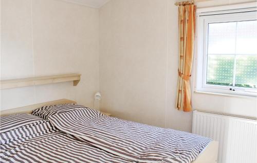  Stunning Home In Tzummarum With 2 Bedrooms, Wifi And Outdoor Swimming Pool in Tzummarum