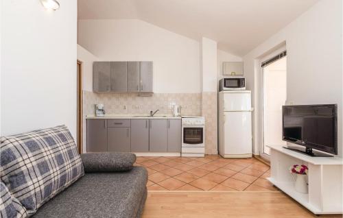  Two-Bedroom Apartment in Caska in Skunca