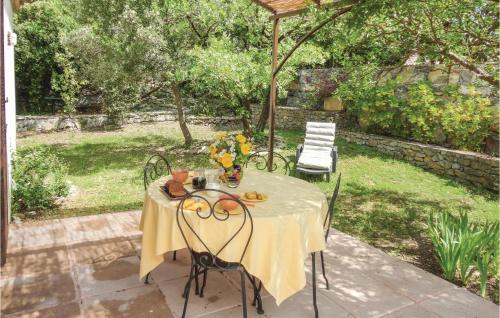 Lovely Home In Cazevieille With Kitchen