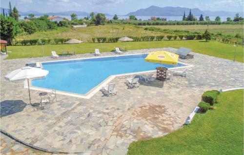 Stunning home in Kamena Vourla with 9 Bedrooms, Private swimming pool and Outdoor swimming pool - Kamena Vourla