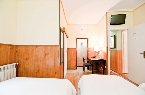 Quadruple Room image 10