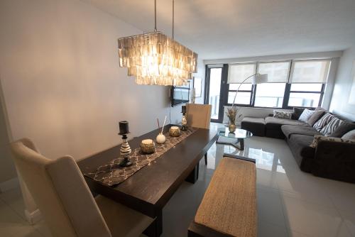 Oceanfront apartments at the Alexander - image 4