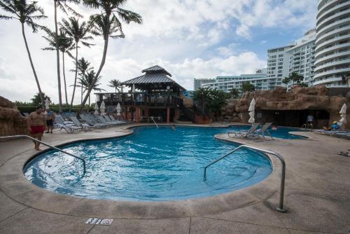Oceanfront apartments at the Alexander - image 9