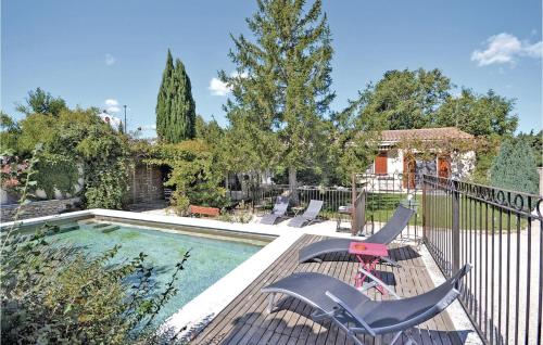 Stunning Home In Velleron With 3 Bedrooms, Internet And Outdoor Swimming Pool