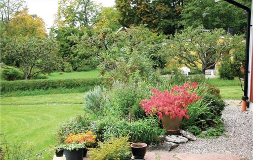 . Stunning home in Mlnbo with 3 Bedrooms and Internet