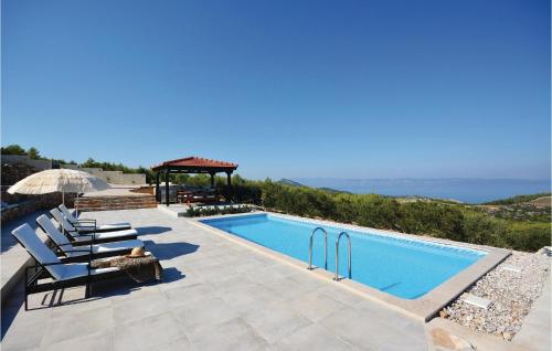 Nice home in Gdinj with 2 Bedrooms, WiFi and Outdoor swimming pool