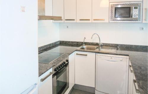 Two-Bedroom Apartment in La Manga del Mar Menor - image 6