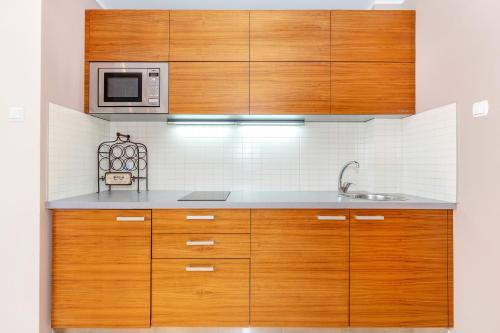 ห้องครัว, Comfy Apartments with Balcony Turystyczna Międzyzdroje by Noclegi Renters (Comfy Apartments with Balcony Turystyczna Miedzyzdroje by Noclegi Renters) in มิซซิสดรอจ