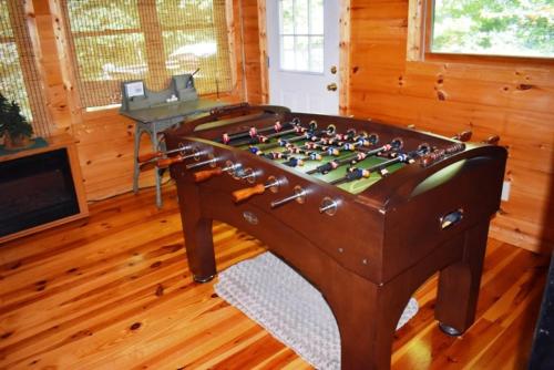 Little Cabin On The Creek in Epworth, USA