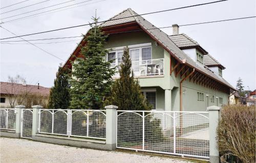  Two-Bedroom Apartment in Balatonlelle, Unterkunft in Balatonlelle