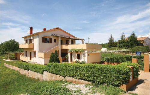  Two-Bedroom Apartment in Segotici, Pension in Šegotići