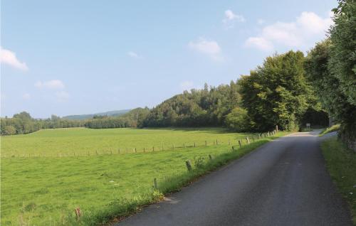  Three-Bedroom Holiday home with a Fireplace in Tenneville, Unterkunft in Ortheuville