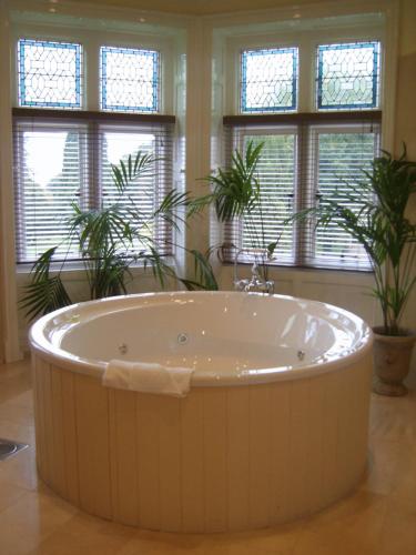Bathroom, Lough Rynn Castle in Mohill