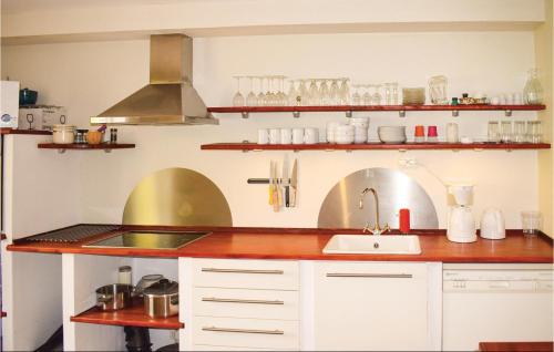 Kitchen, Cozy Apartment In Hyltebruk With Wifi in Hyltebruk