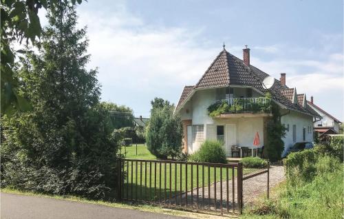  Two-Bedroom Apartment in Balatonbereny, Ferienwohnung in Balatonberény