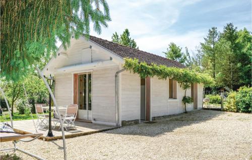 . One-Bedroom Holiday Home in Rumilly les Vaudes