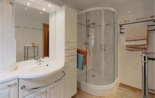 Bathroom, Amazing home in Harzgerode-Dankerode with 3 Bedrooms and WiFi in Harzgerode
