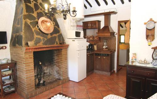 Beautiful Home In Sileras-almedinilla With Kitchenette