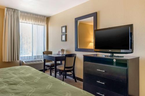 Quality Inn & Suites Lenexa Kansas City