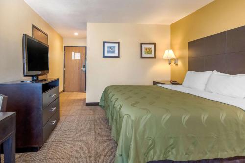 Quality Inn & Suites Lenexa Kansas City