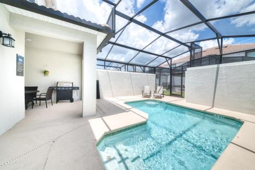 Beautiful 4 beds town home for 10 people - image 9