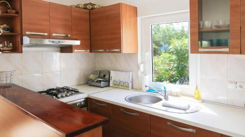 keuken, Seaview Villa Anita with Two Apartments and private Pool in Polje