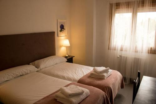 2 twin beds