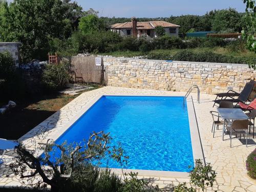  Villa Manovelova Hiza, Unterkunft in Višnjan