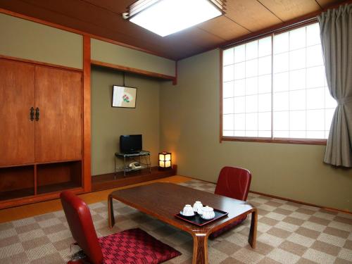 Japanese-Style Quadruple Room image 3