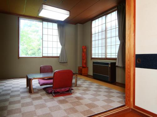 Japanese-Style Quadruple Room image 2