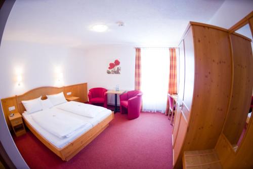 Landhotel Aschenbrenner 12.3km von Eschenbach entfernt